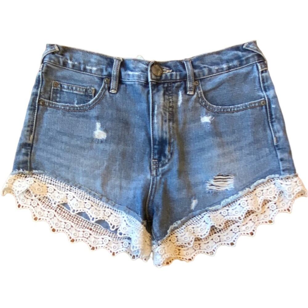 Free People Jean Shorts Size 26 Boho Distressed Crochet Hem Denim - Picture 2 of 4